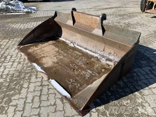 Norje planeringskopa Iekrāvēji uz riteņiem