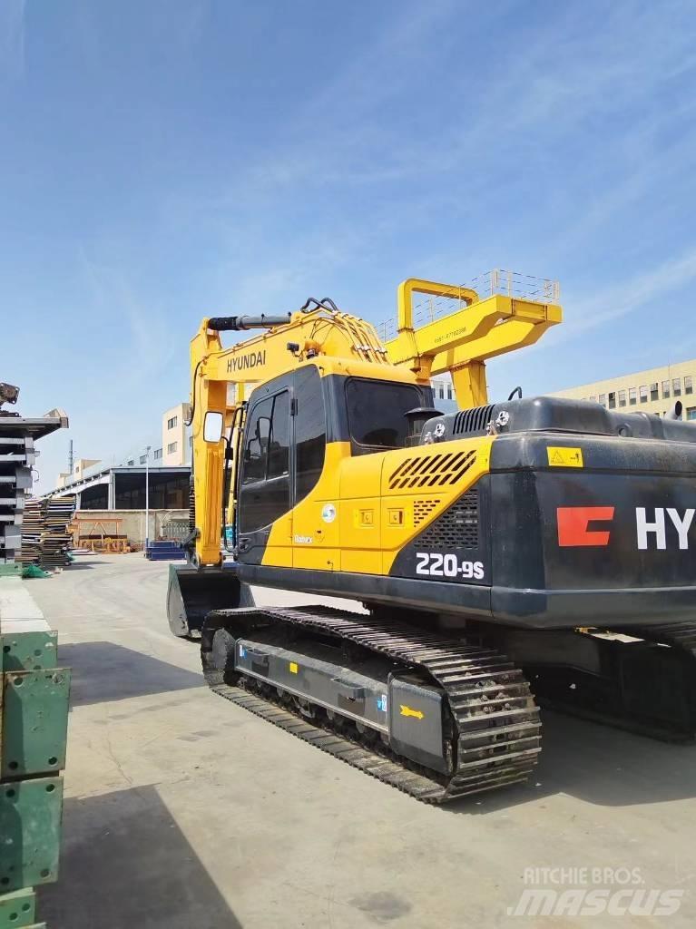 Hyundai R220LC-9S Kāpurķēžu ekskavatori