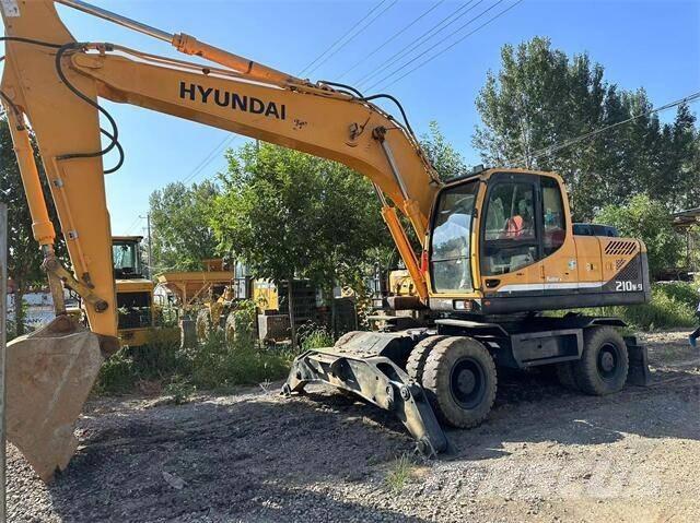 Hyundai 210W Kāpurķēžu ekskavatori