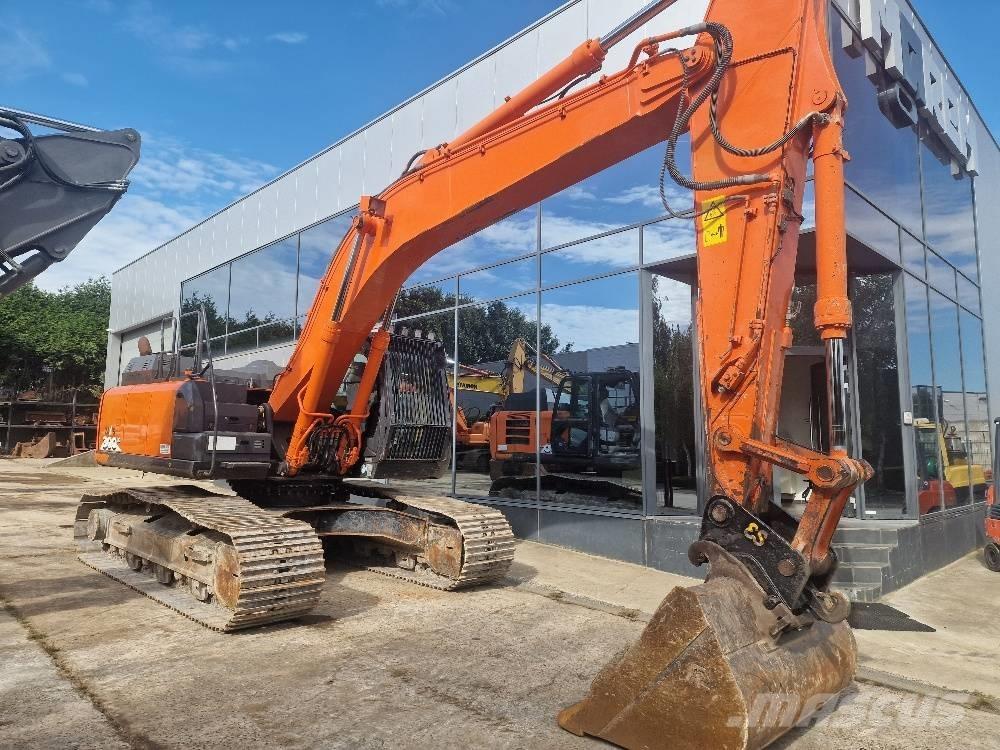 Hitachi ZX300LC-5 Kāpurķēžu ekskavatori