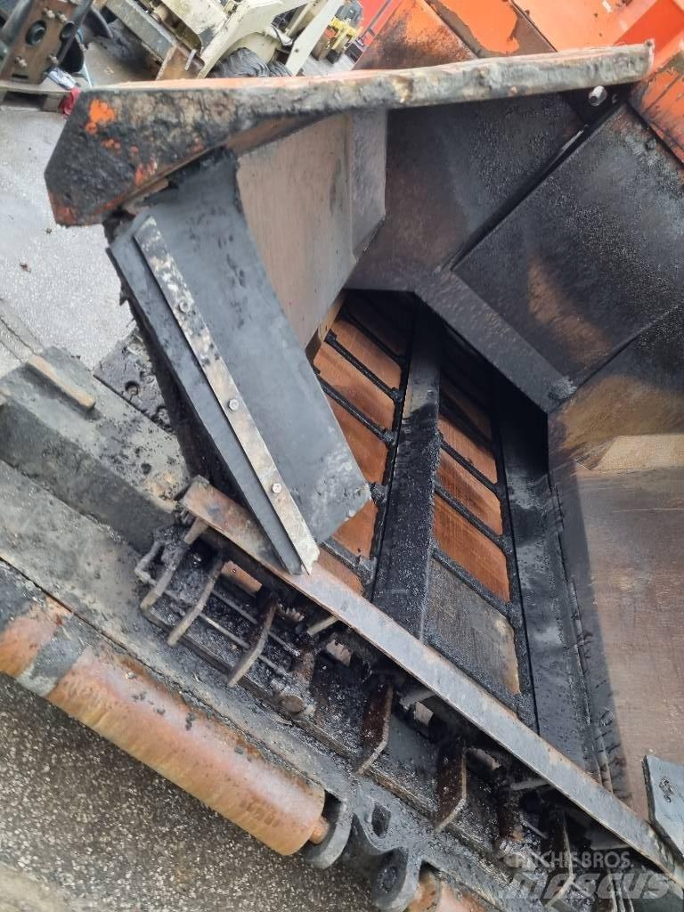 ABG Titan 8820 Asfalta klājēji
