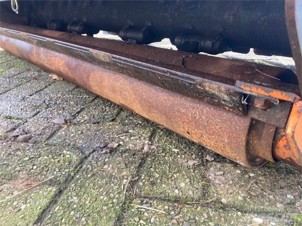  Cancela TGB-180D Mauriņa pļāvēji nelīdzenai videi