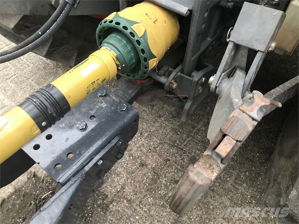 Fendt 411 Com2 Traktori