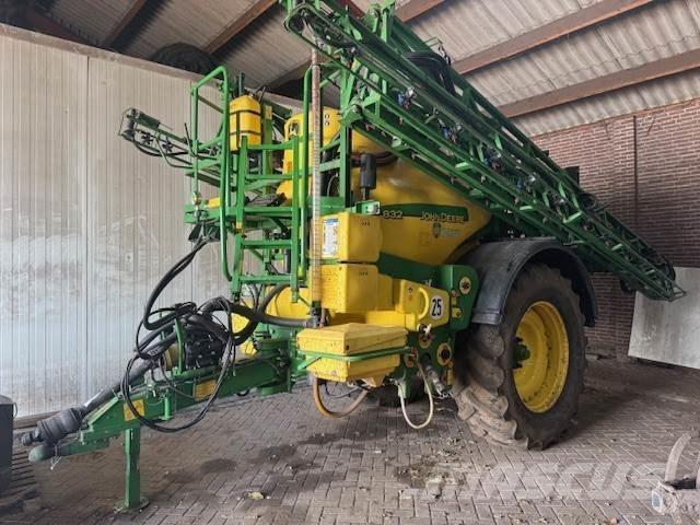 John Deere 832 Pašgājēji smidzinātāji