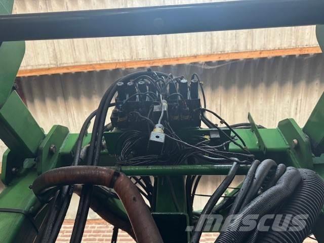 John Deere 832 Pašgājēji smidzinātāji