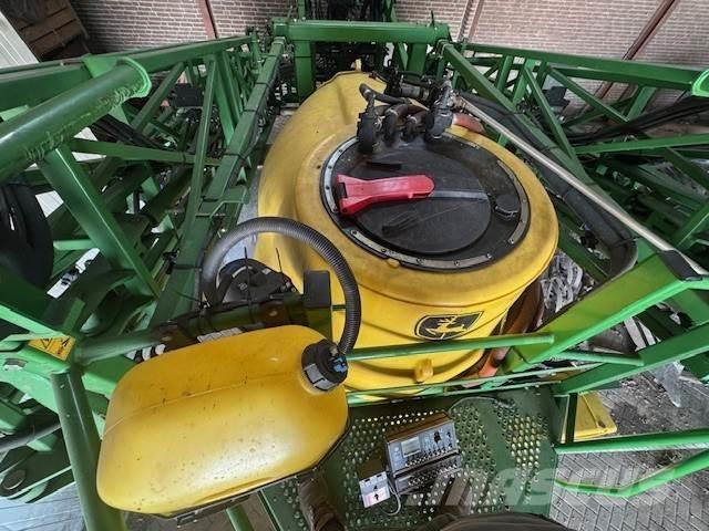 John Deere 832 Pašgājēji smidzinātāji
