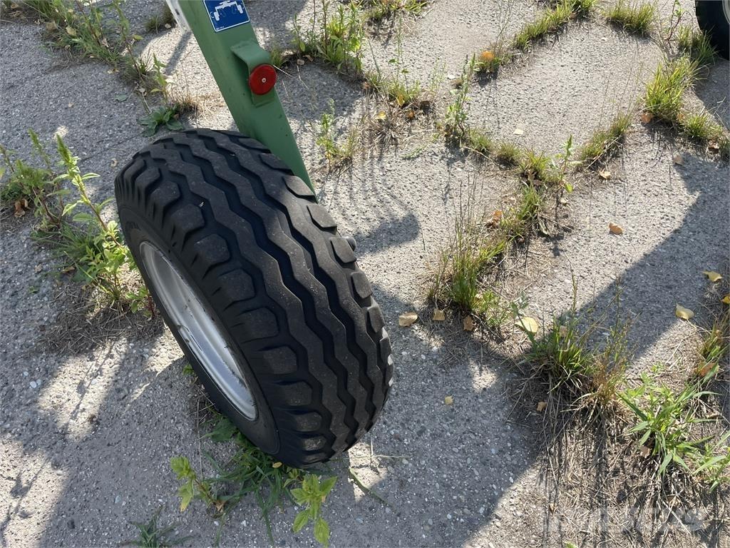 Krone Swadro 900 Grābekļi un siena ārdītāji