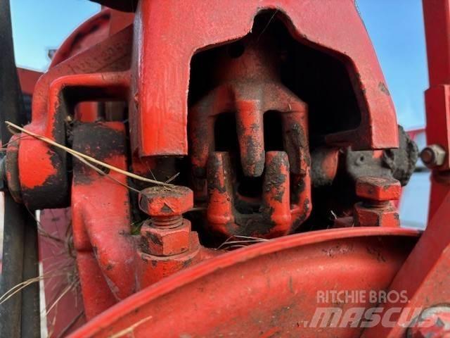 Kuhn GF 10601 TO Grābekļi un siena ārdītāji