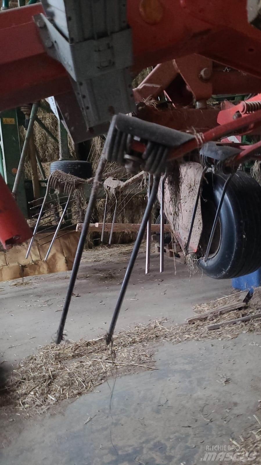 Kuhn GF 13002 Grābekļi un siena ārdītāji
