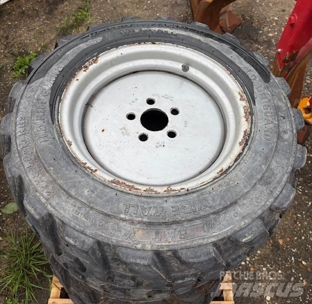  Set BKT 27x8.50-15 Riepas, riteņi un diski