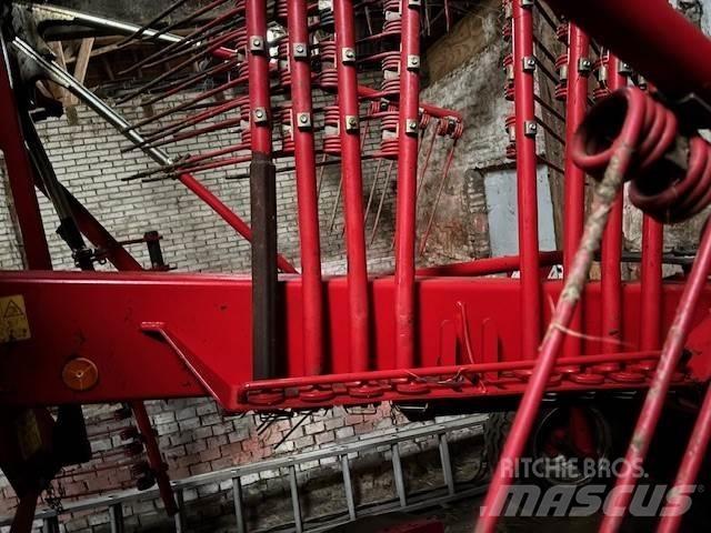 Stoll R+ 820 Grābekļi un siena ārdītāji