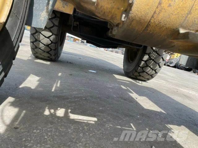 CAT IT 14 G Iekrāvēji uz riteņiem