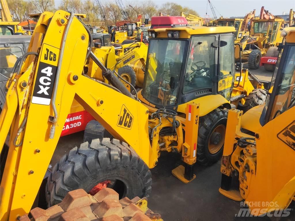 JCB 4CX Ekskavatori-iekrāvēji