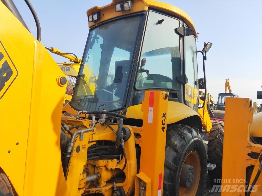 JCB 4CX Ekskavatori-iekrāvēji