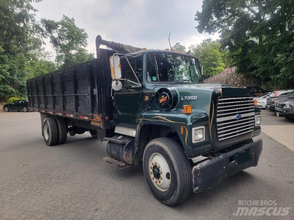 Ford L 7000 Pašizgāzējs