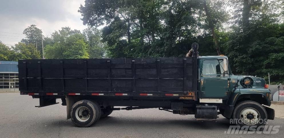 Ford L 7000 Pašizgāzējs