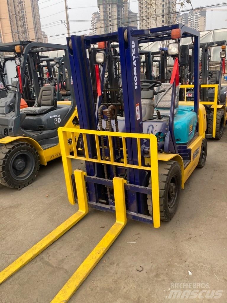 Komatsu FD25 Tehnika ar dīzeļa dzinēju