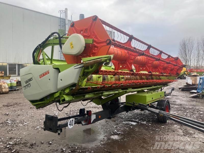 CLAAS LEXION 7400 Ražas novākšanas kombaini