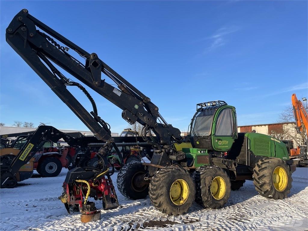 John Deere 1270E Harvesteri