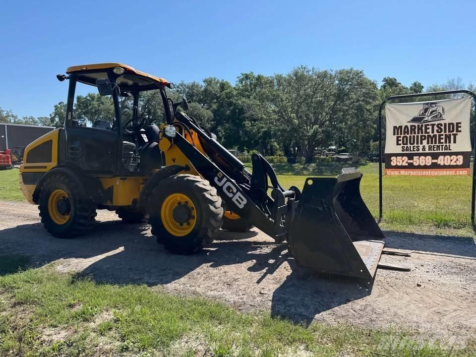 JCB 407 Iekrāvēji uz riteņiem