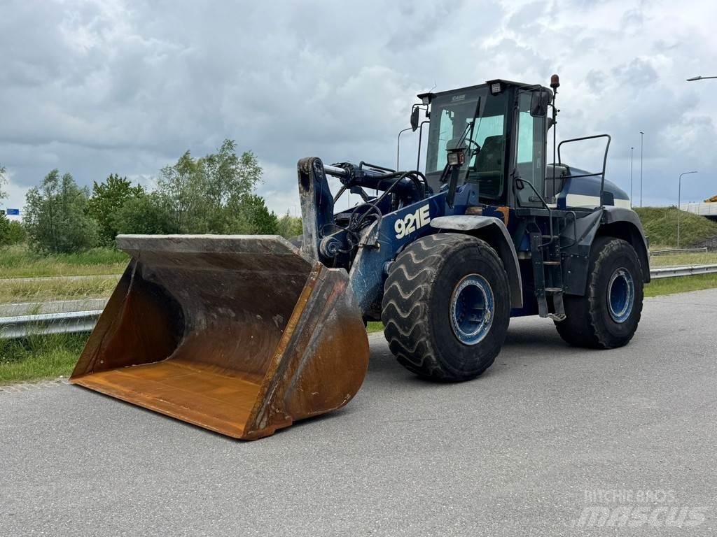 CASE 921E Iekrāvēji uz riteņiem