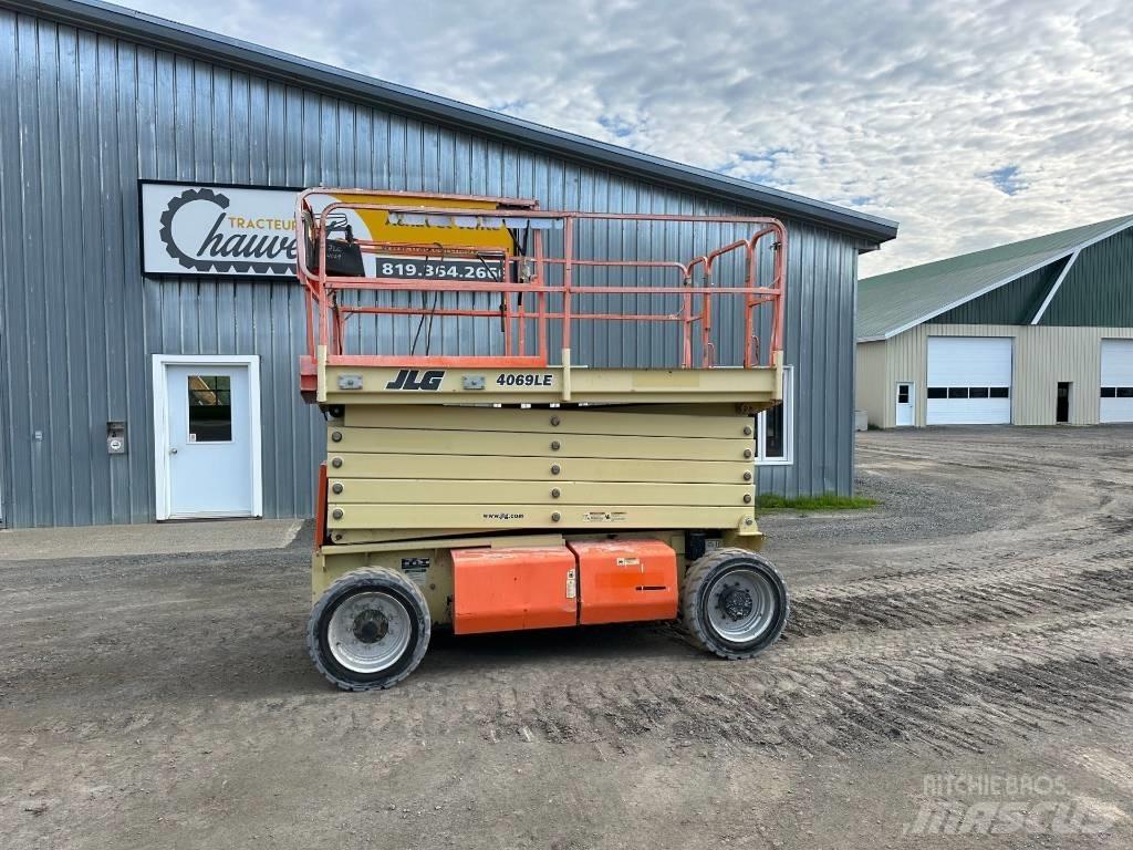 JLG 4069 LE Šķerveida pacēlāji
