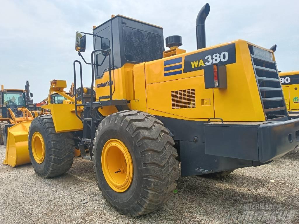 Komatsu WA 380 Iekrāvēji uz riteņiem