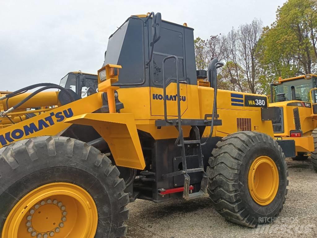 Komatsu WA 380 Iekrāvēji uz riteņiem