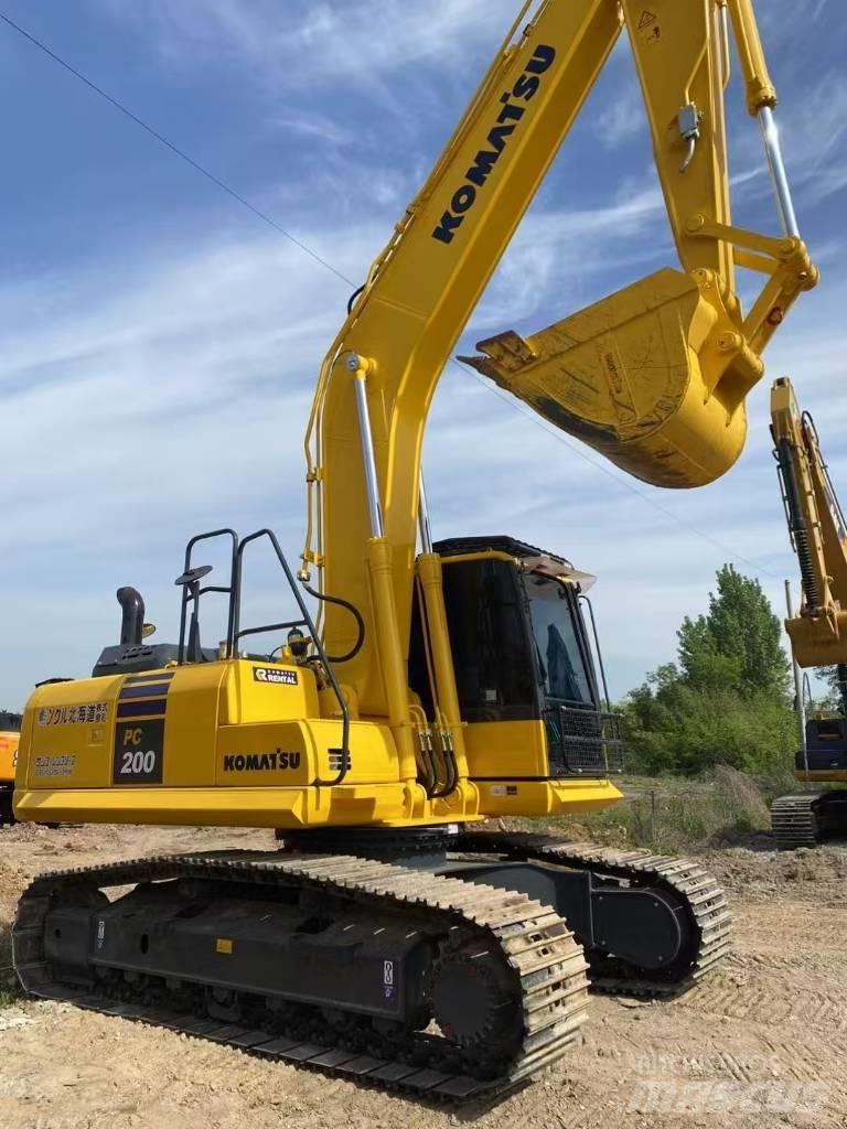 Komatsu 200-8 Kāpurķēžu ekskavatori