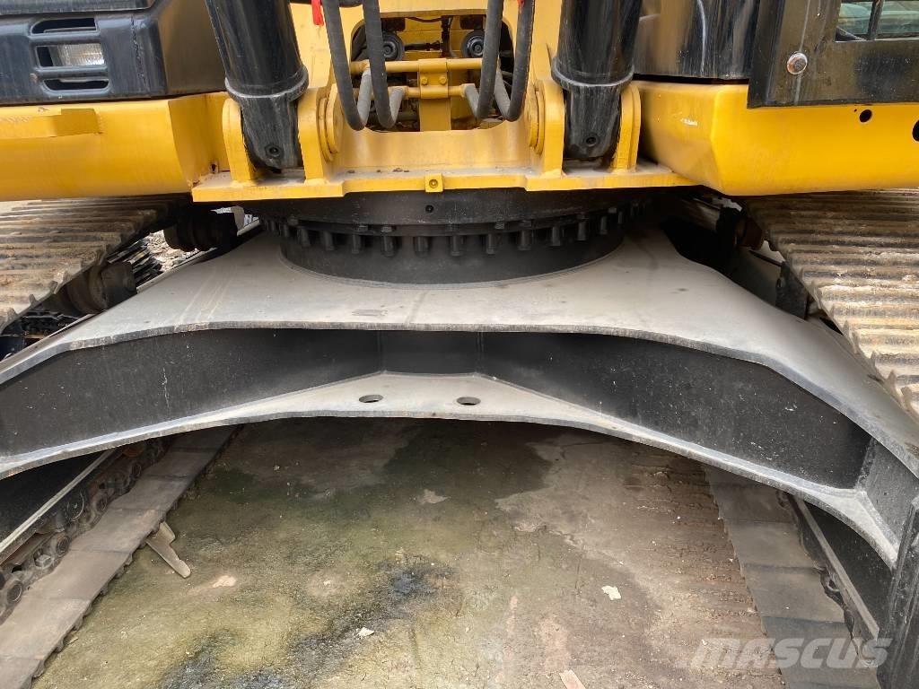 CAT 330 D Kāpurķēžu ekskavatori