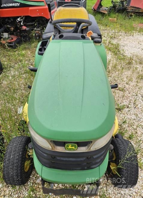 John Deere X 300 R Mauriņa traktors