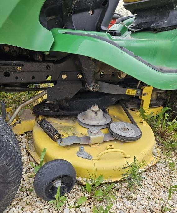 John Deere X 300 R Mauriņa traktors