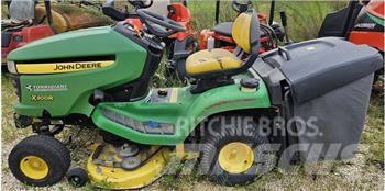 John Deere X 300 R Mauriņa traktors