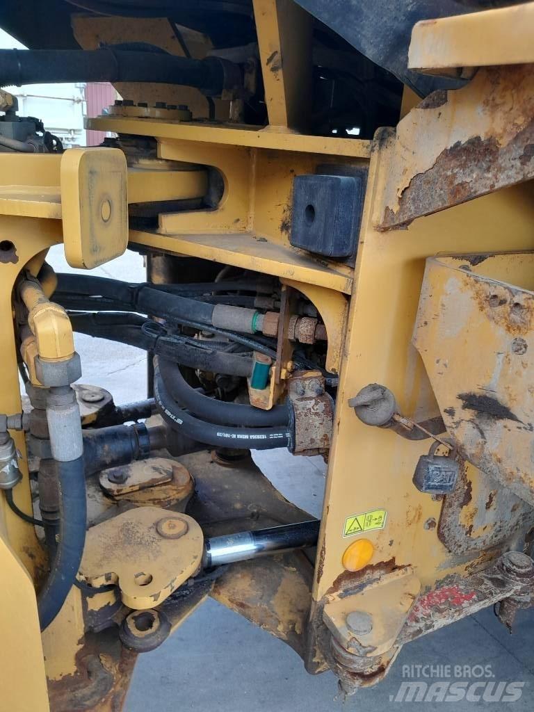 CAT 938 M Iekrāvēji uz riteņiem
