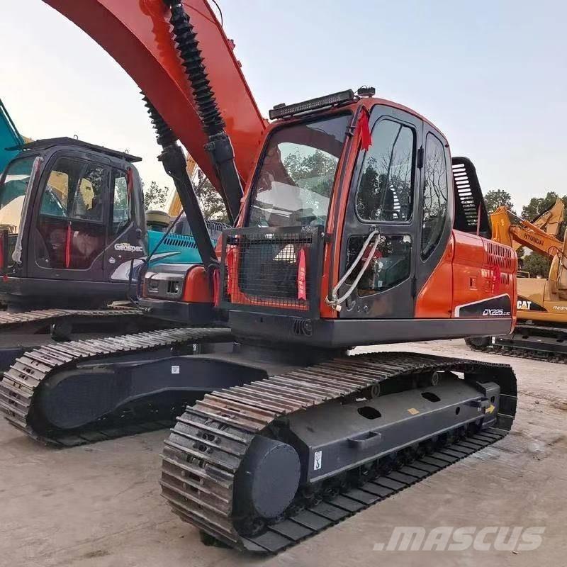 Doosan DX 225 LC Kāpurķēžu ekskavatori