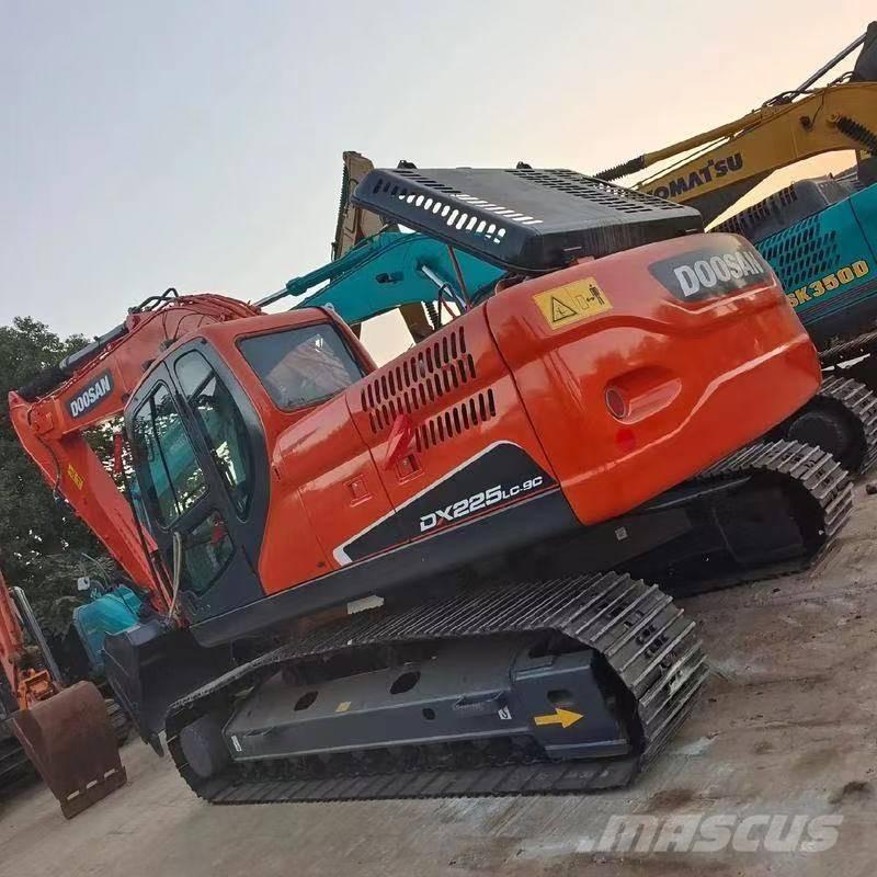 Doosan DX 225 LC Kāpurķēžu ekskavatori