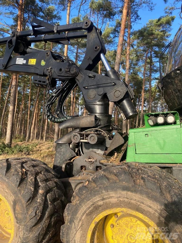 John Deere 1270 G Harvesteri