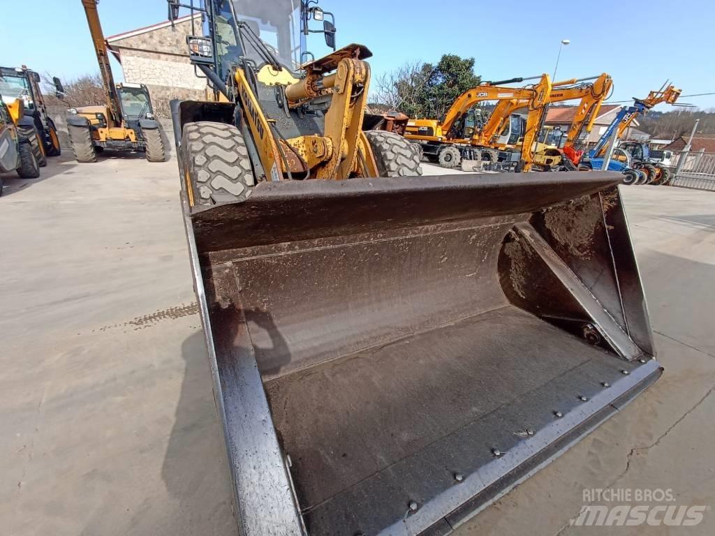 Komatsu WA270-7 Iekrāvēji uz riteņiem