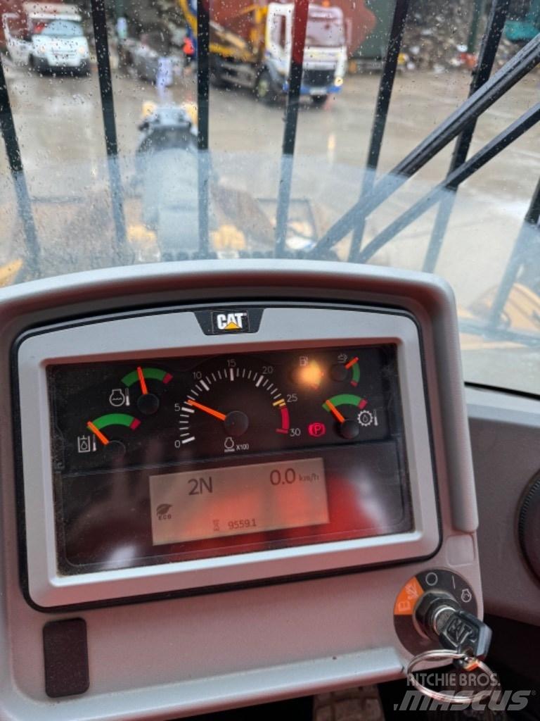CAT 966 M Iekrāvēji uz riteņiem
