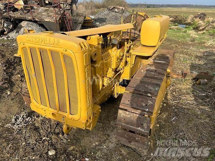 CAT D2 - Kāpurķēžu buldozeri