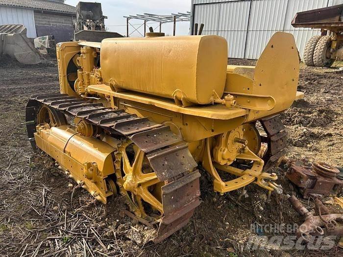 CAT D2 - Kāpurķēžu buldozeri