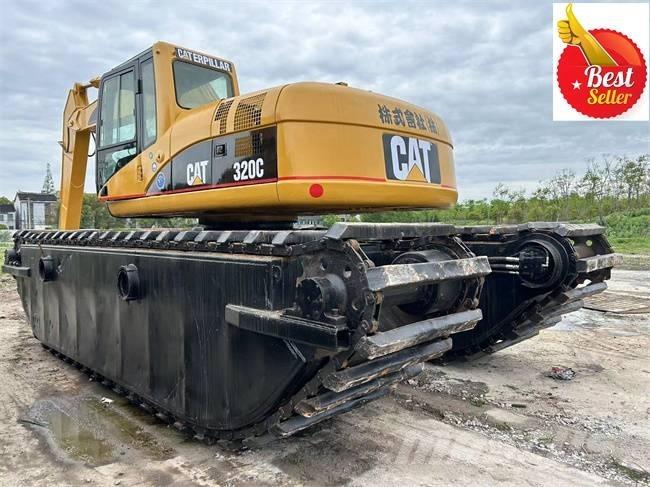 CAT 320 C Amfībijas tipa ekskavatori