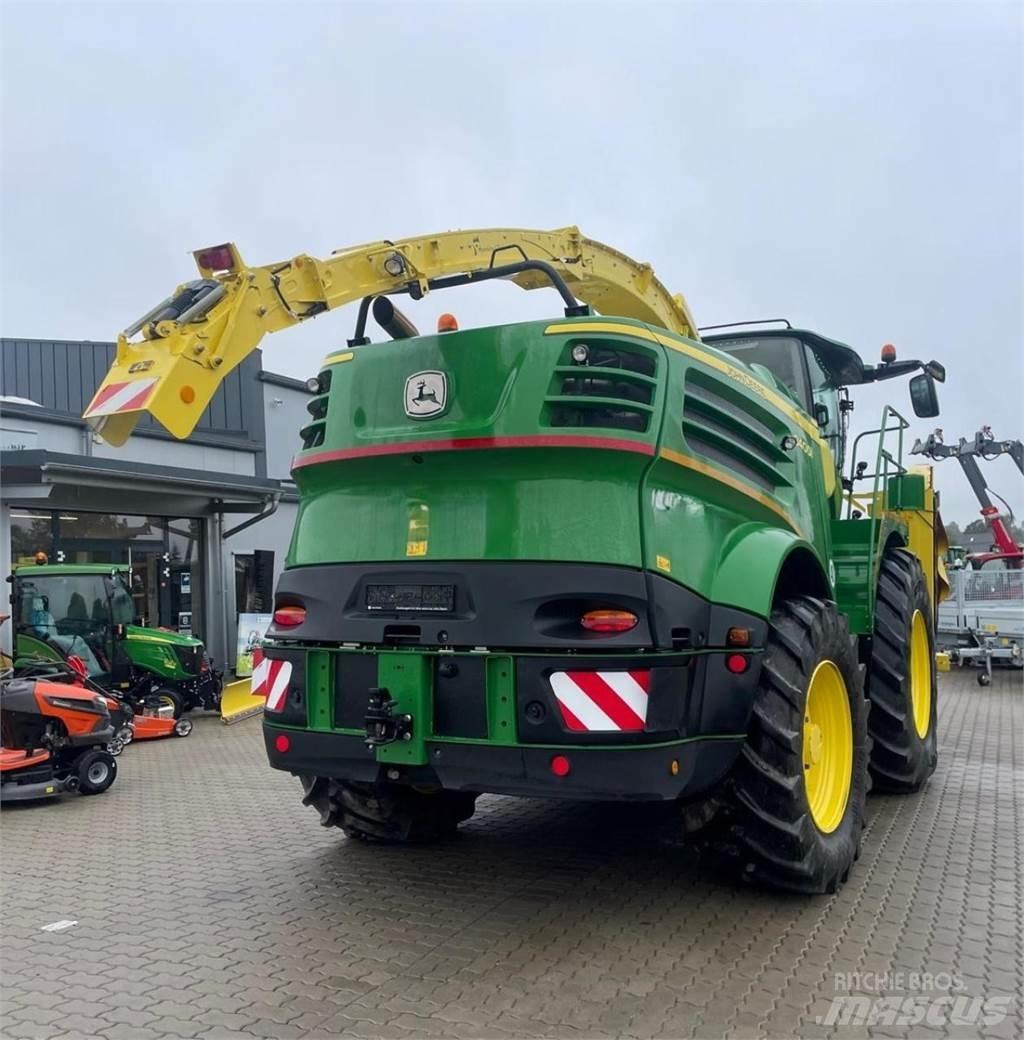 John Deere 8400 i Lopbarības novācēji