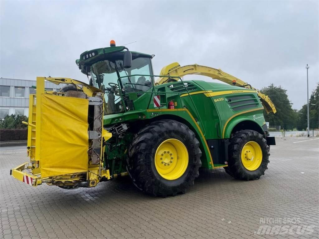 John Deere 8400 i Lopbarības novācēji