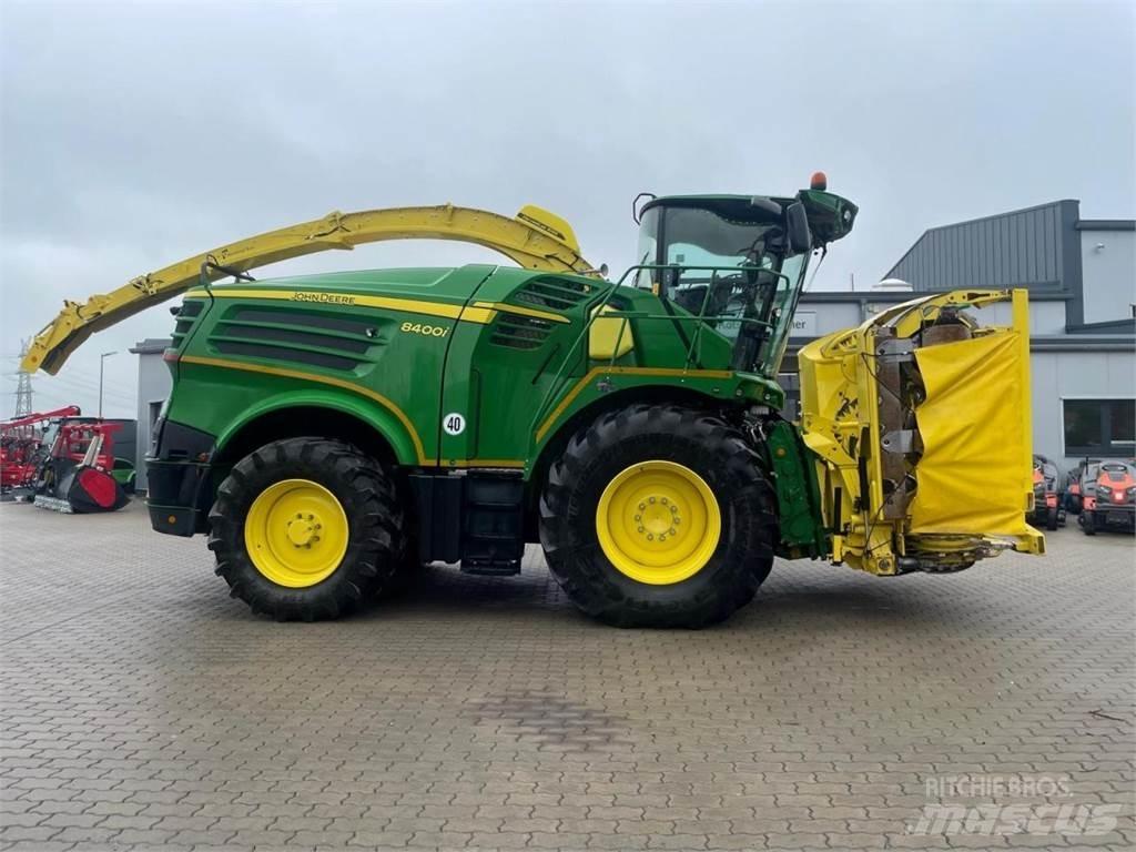 John Deere 8400 i Lopbarības novācēji