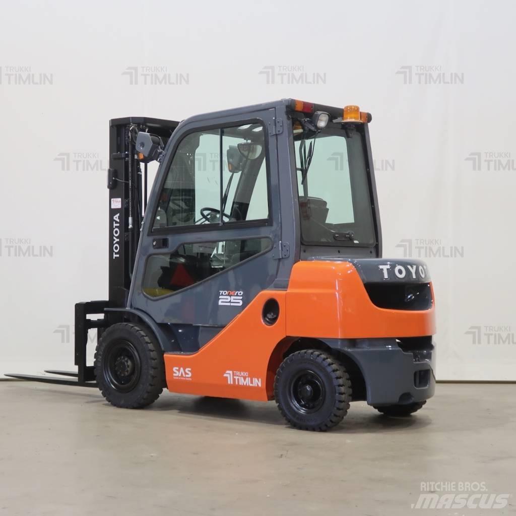 Toyota 52-8FDF25 Tehnika ar dīzeļa dzinēju