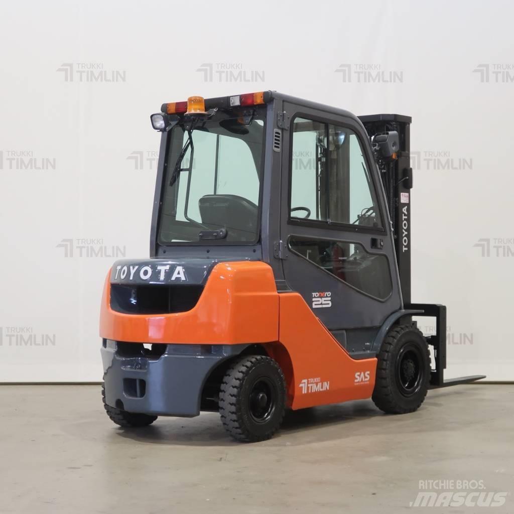 Toyota 52-8FDF25 Tehnika ar dīzeļa dzinēju