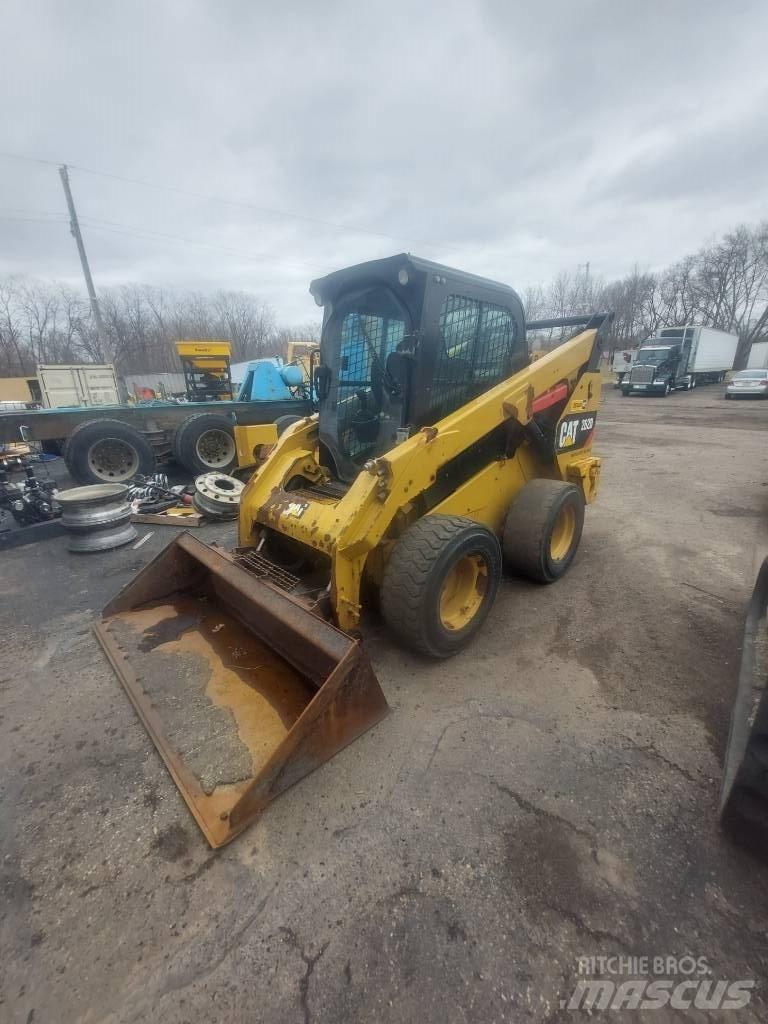 CAT 262D Lietoti riteņu kompaktiekrāvēji