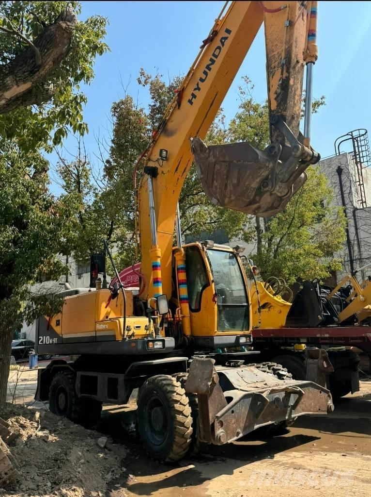 Hyundai 210W-9 Ekskavatori uz riteņiem