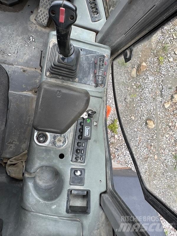 Hitachi LX 290 E Iekrāvēji uz riteņiem